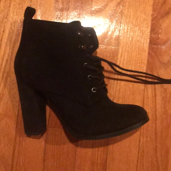 ALDO genuine leather heeled boots - Picture 2 of 7